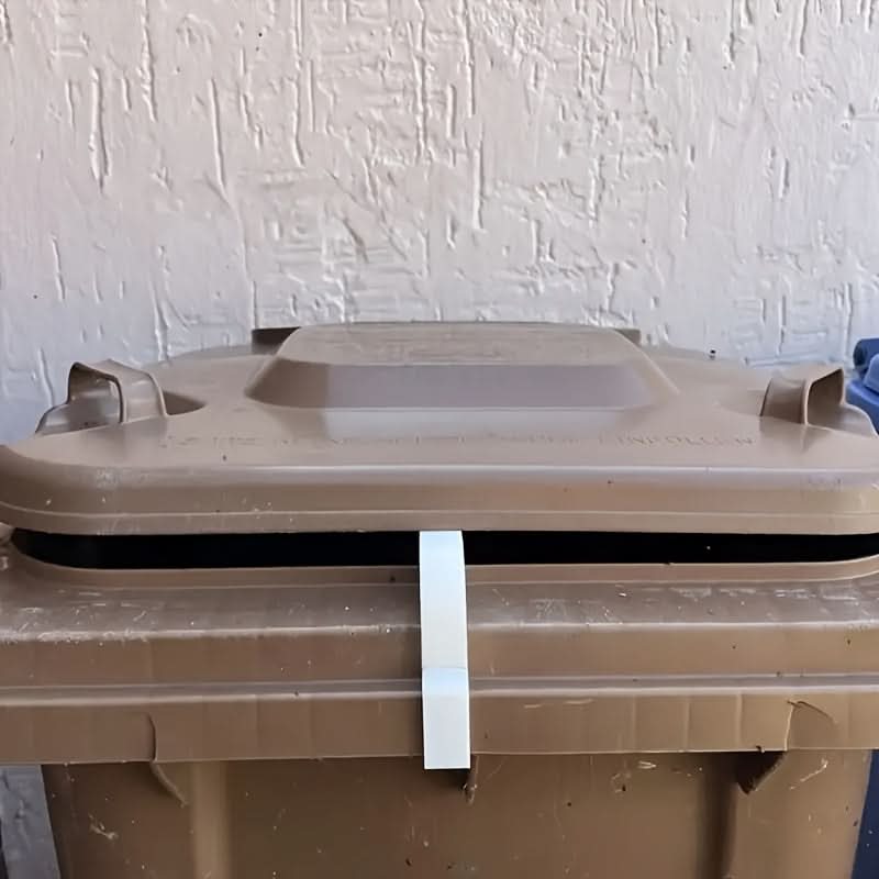 Ventilation Clip for Trash Bin - Controls Odors and Pests