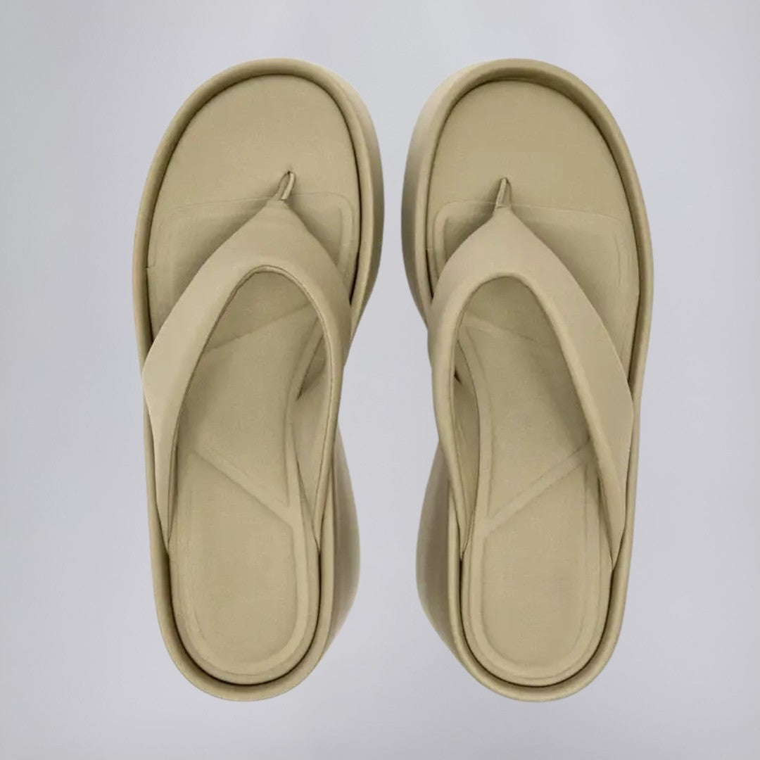 Lightweight Summer Sandals – Cushioned Flip-Flops with Non-Slip Sole for Beach and Pool
