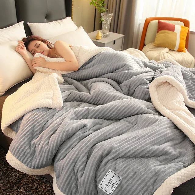 Cozy Fleece Throw Blanket for Sofa and Bed - Extra Soft for Fall and Winter