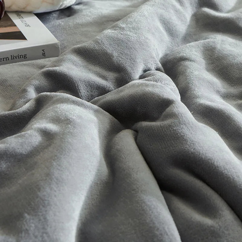 Cozy Fleece Throw Blanket for Sofa and Bed - Extra Soft for Fall and Winter