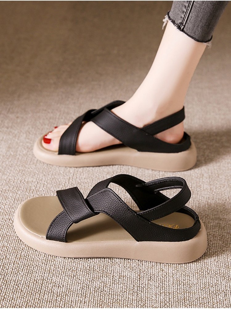Beach-Ready Stirrup Sandals in Retro Loafer Style