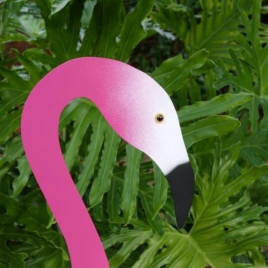 ZephyraFlare™ Swaying Flamingo — Transform Your Garden into a Mesmerizing Breeze-Powered Dance of Joy and Elegance