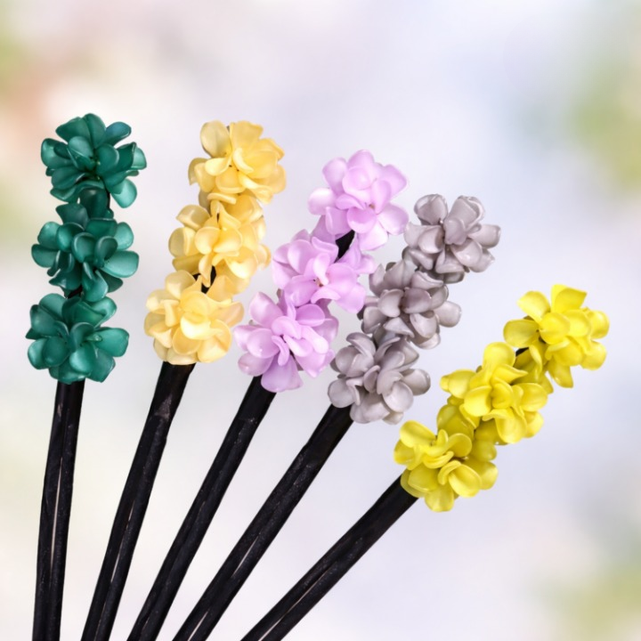 Flower-Decorated Hair Bun Shaper