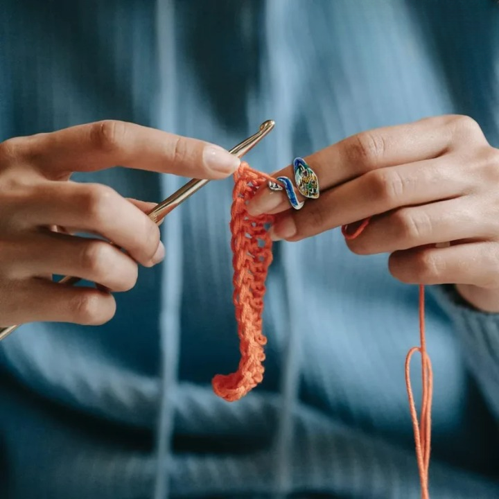 Adjustable Knitting Ring Set - 2 Pieces to Alleviate Hand Discomfort