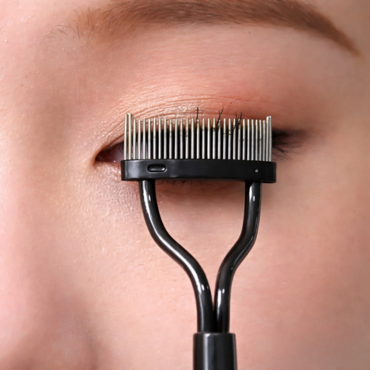 Lash Separator Comb for Defined and Well-Separated Eyelashes
