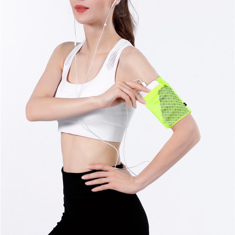 Fitness Armband with Pocket for Phone – Ideal for Outdoor Activities