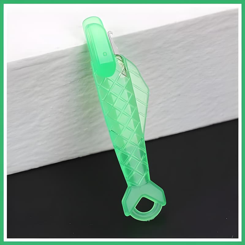 Fish-Shaped Needle Threading Tool – Quick and Simple Use