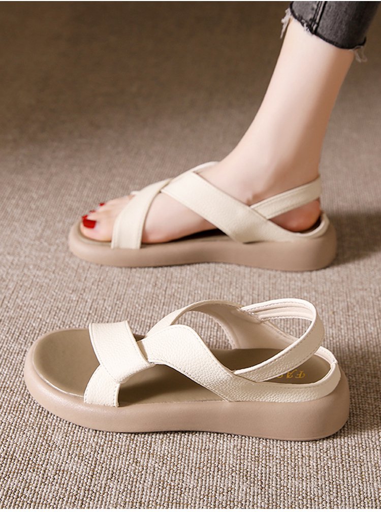 Beach-Ready Stirrup Sandals in Retro Loafer Style