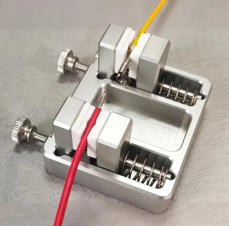 Double Jaw Soldering Clamp – 11 mm Width for Secure Holding