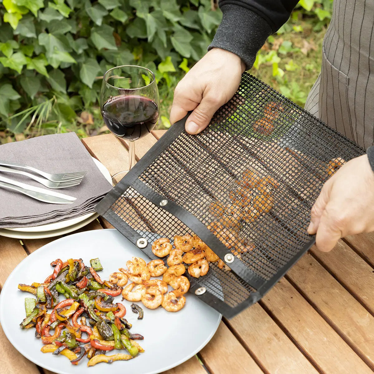 Set of 2 Non-Stick Grilling Bags – Perfect for Seafood and Vegetables