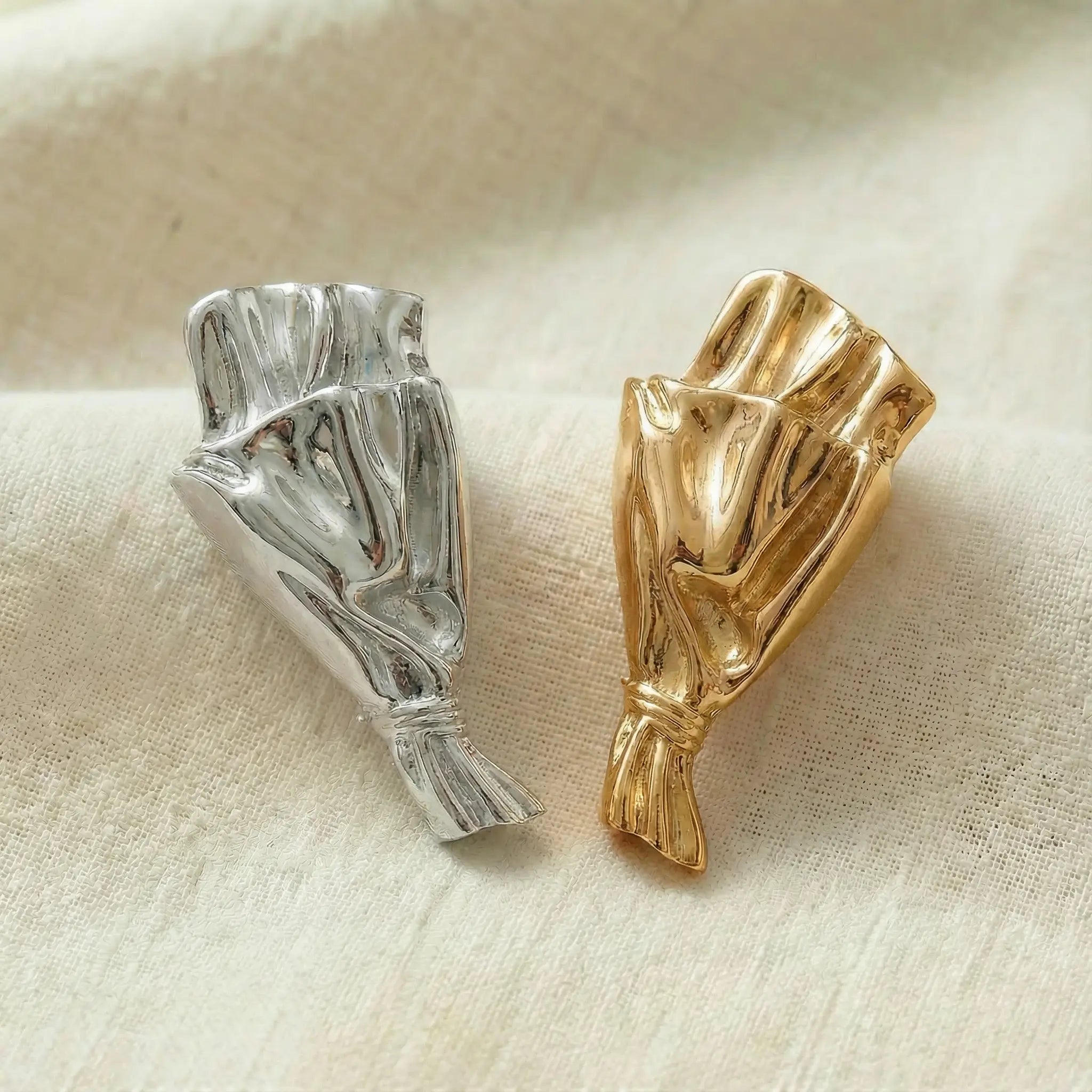 Brooch with Real Flower - Portable Vase Design, 3-4cm Opening