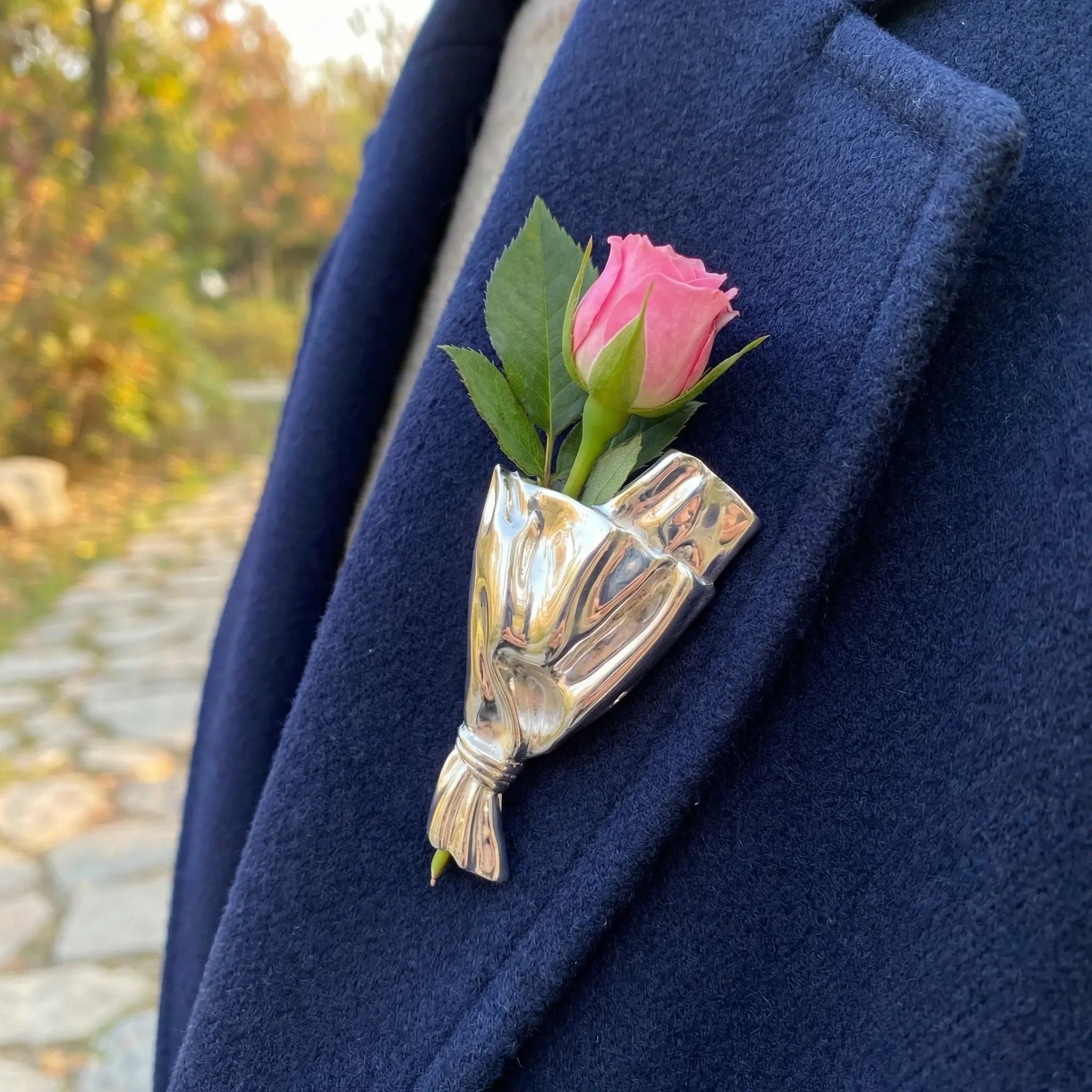 Brooch with Real Flower - Portable Vase Design, 3-4cm Opening