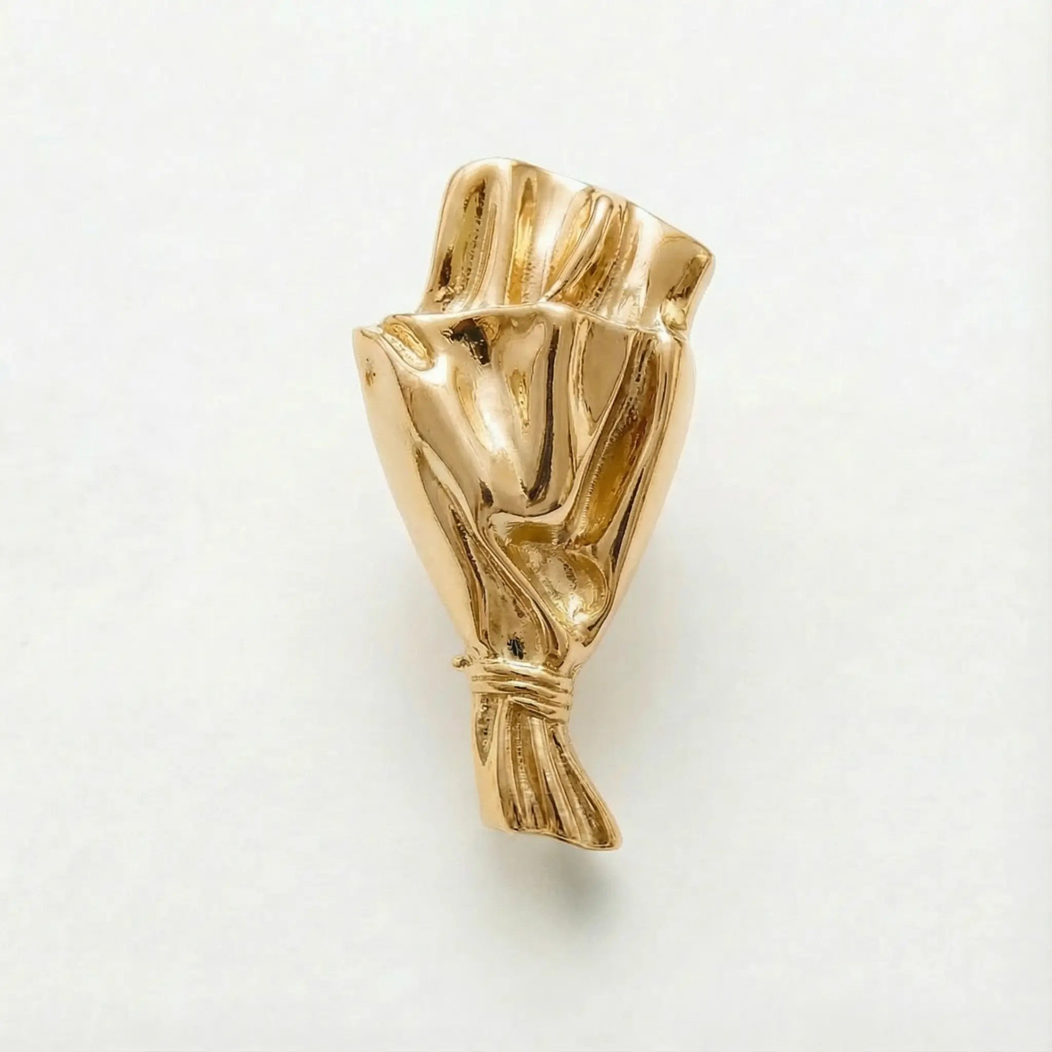 Brooch with Real Flower - Portable Vase Design, 3-4cm Opening