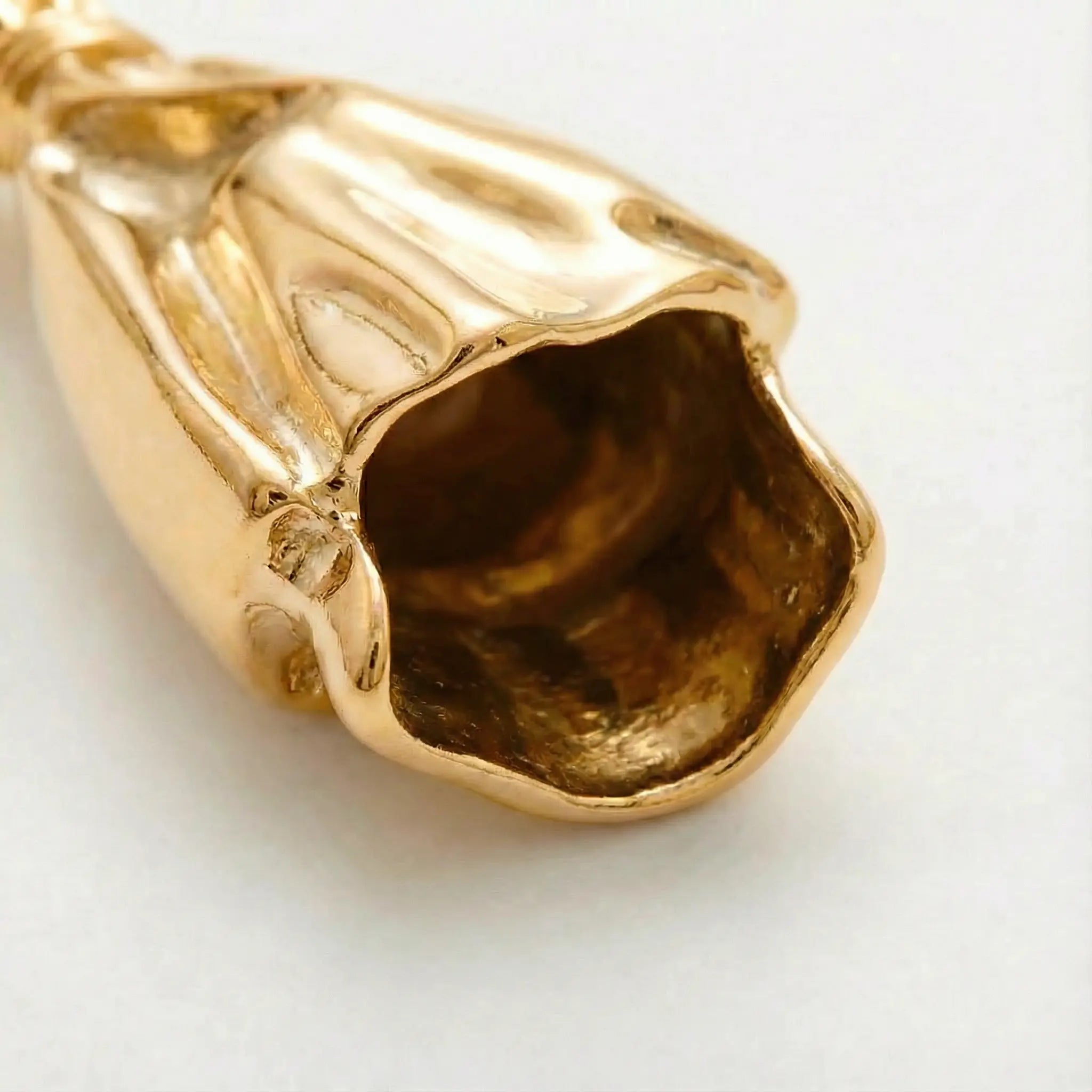Brooch with Real Flower - Portable Vase Design, 3-4cm Opening