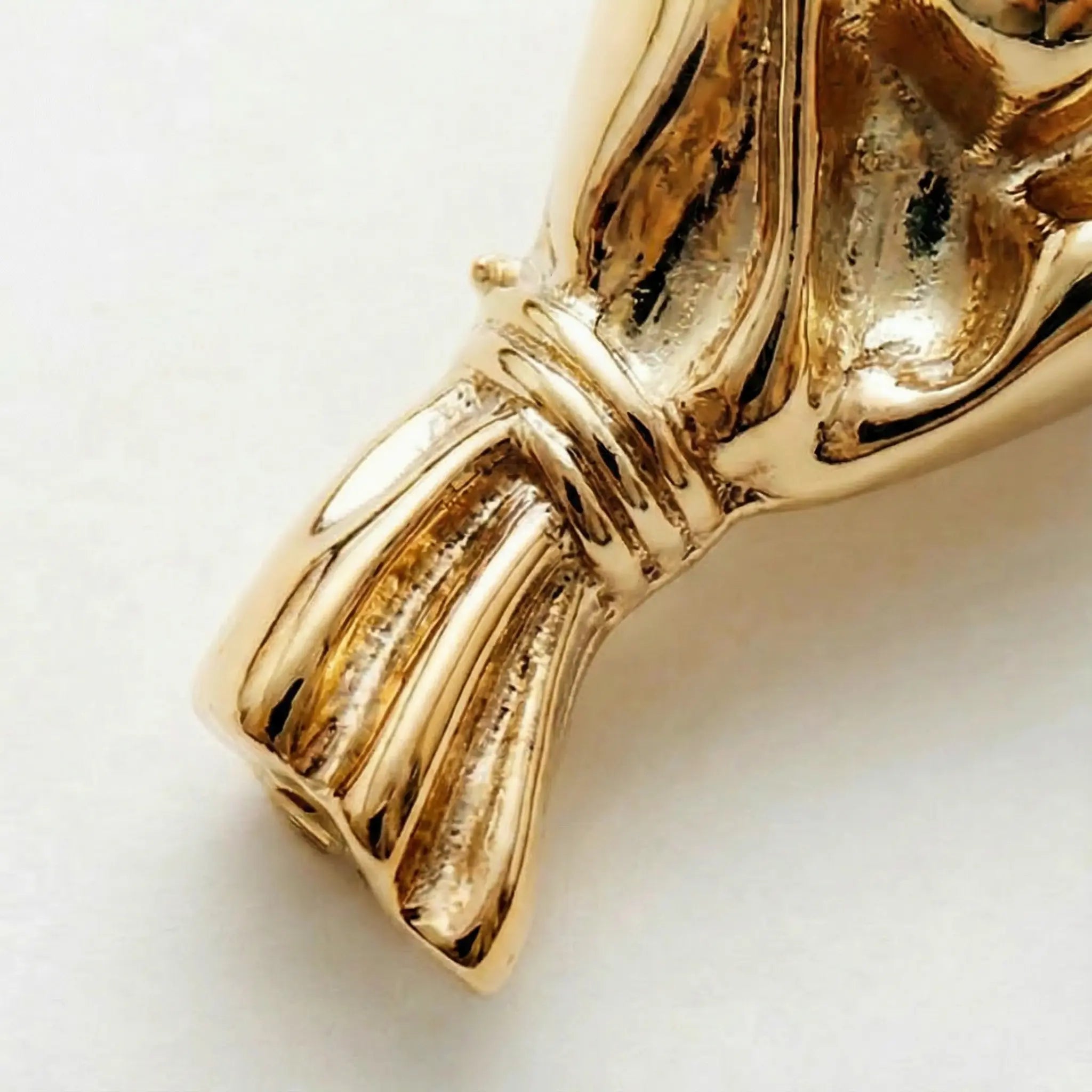 Brooch with Real Flower - Portable Vase Design, 3-4cm Opening