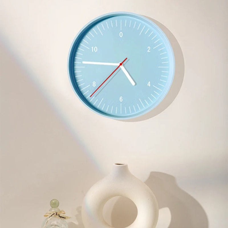 Elegant Round Wall Clock for Effortless Timekeeping