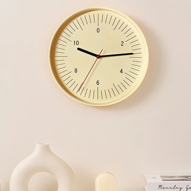 Elegant Round Wall Clock for Effortless Timekeeping