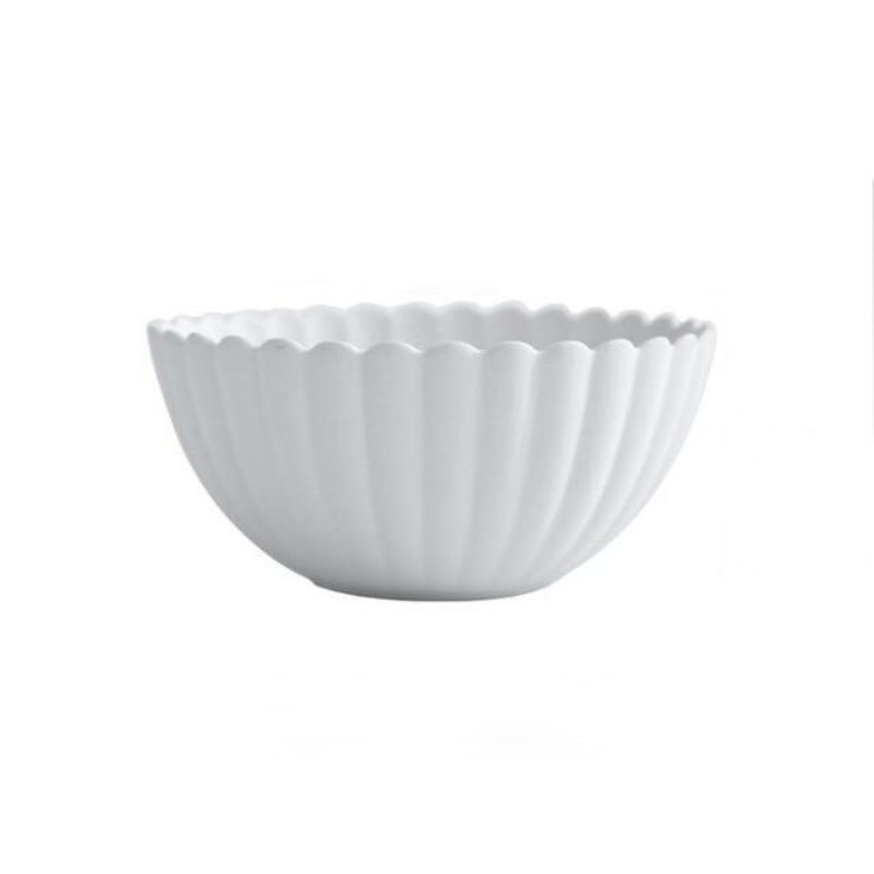 Elegant Ceramic Dining Set with Scalloped Edges and Versatile Sizes
