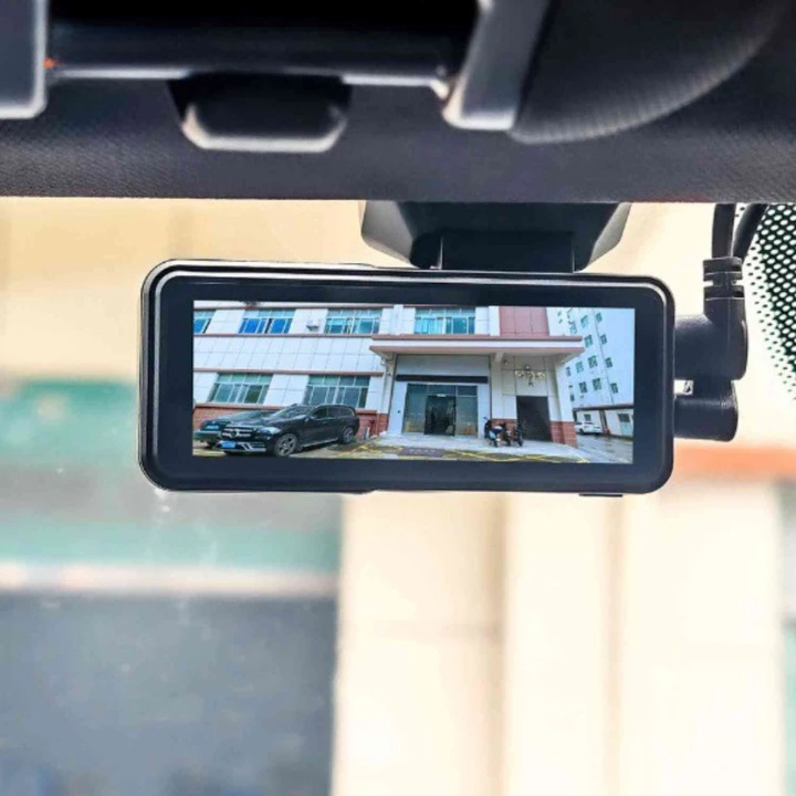 Dual-Lens 4K Dash Camera with GPS and WiFi Connectivity