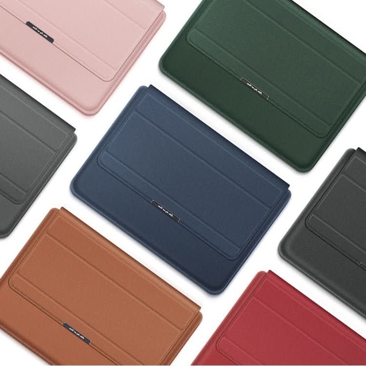 AquaGuard - Sleek Waterproof Laptop Case for Travel Safety