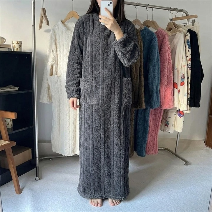 Warm Fleece Nightdress – Comfort for Chilly Evenings