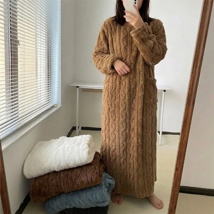 Warm Fleece Nightdress – Comfort for Chilly Evenings