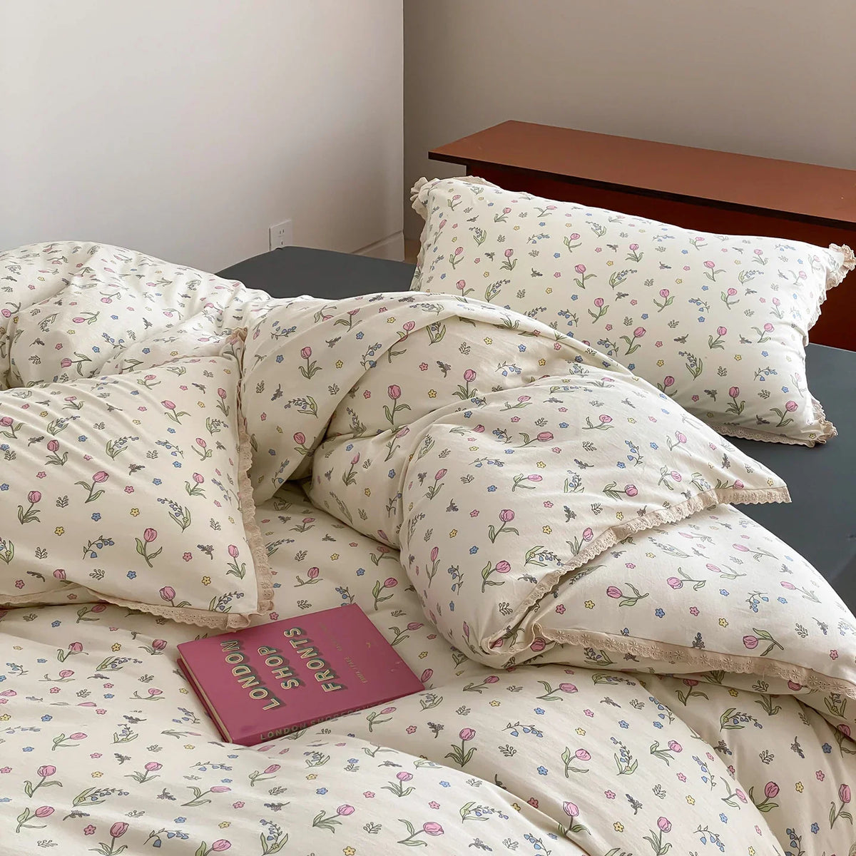 4-Piece Bedding Set Cotton Percale Floral Crochet Lace