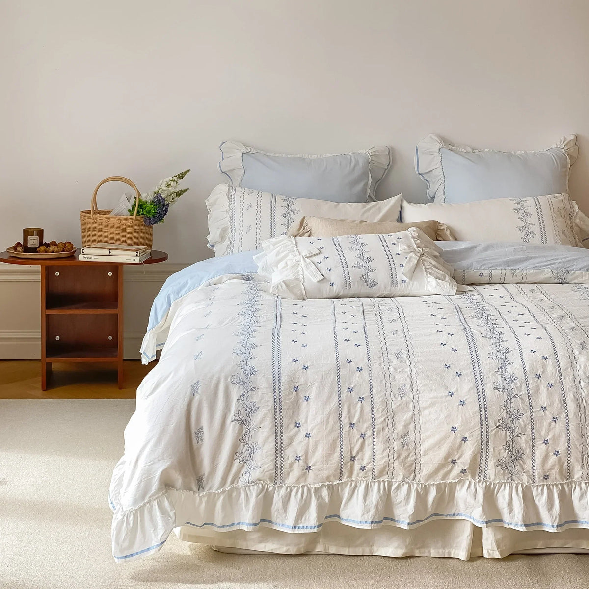 Bedding Set Cotton Embroidered Ruffle Integrated Bed Skirt 4-Piece