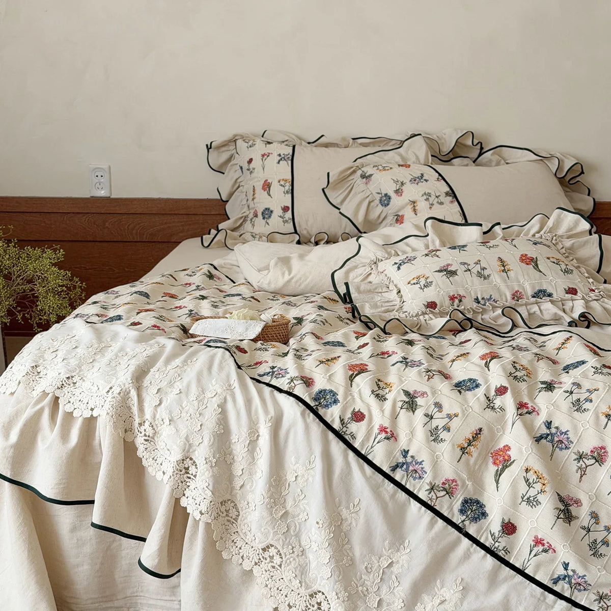 Bedding Set Cotton-Linen Embroidered Floral Ruffle Trim 4-Piece