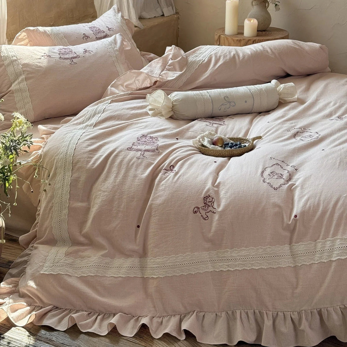 Bedding Set Embroidered Lace Trim Breathable 4-Piece