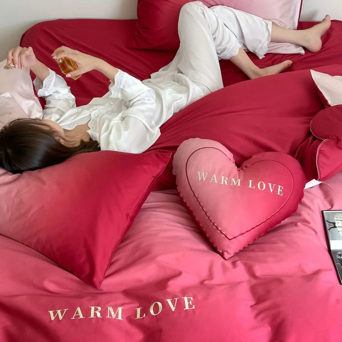 Bedding Set Reversible Cotton Satin 4-Piece Heart Appliqué