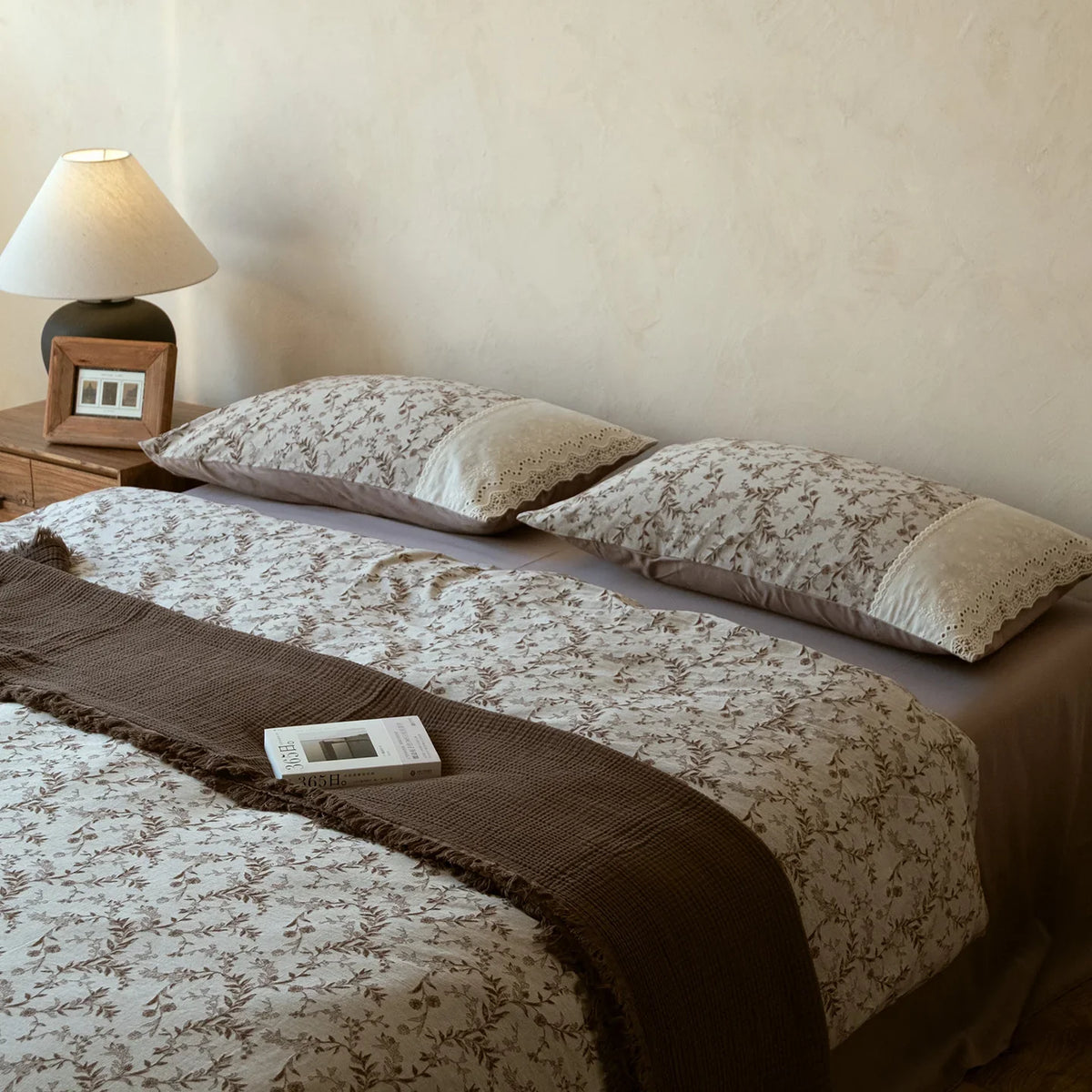 Bedding Set Reversible Cotton Satin Floral Jacquard 4-Piece
