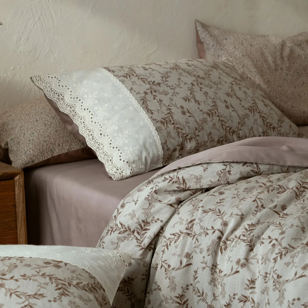 Bedding Set Reversible Cotton Satin Floral Jacquard 4-Piece