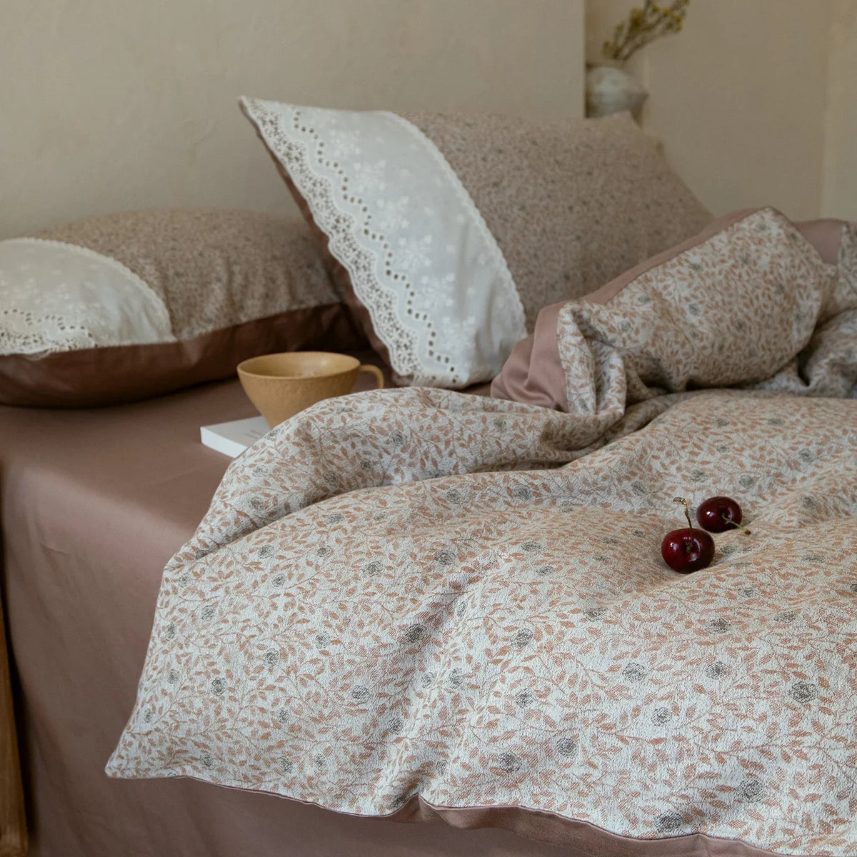 Bedding Set Reversible Cotton Satin Floral Jacquard 4-Piece