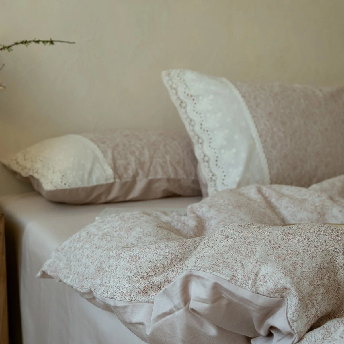 Bedding Set Reversible Cotton Satin Floral Jacquard 4-Piece