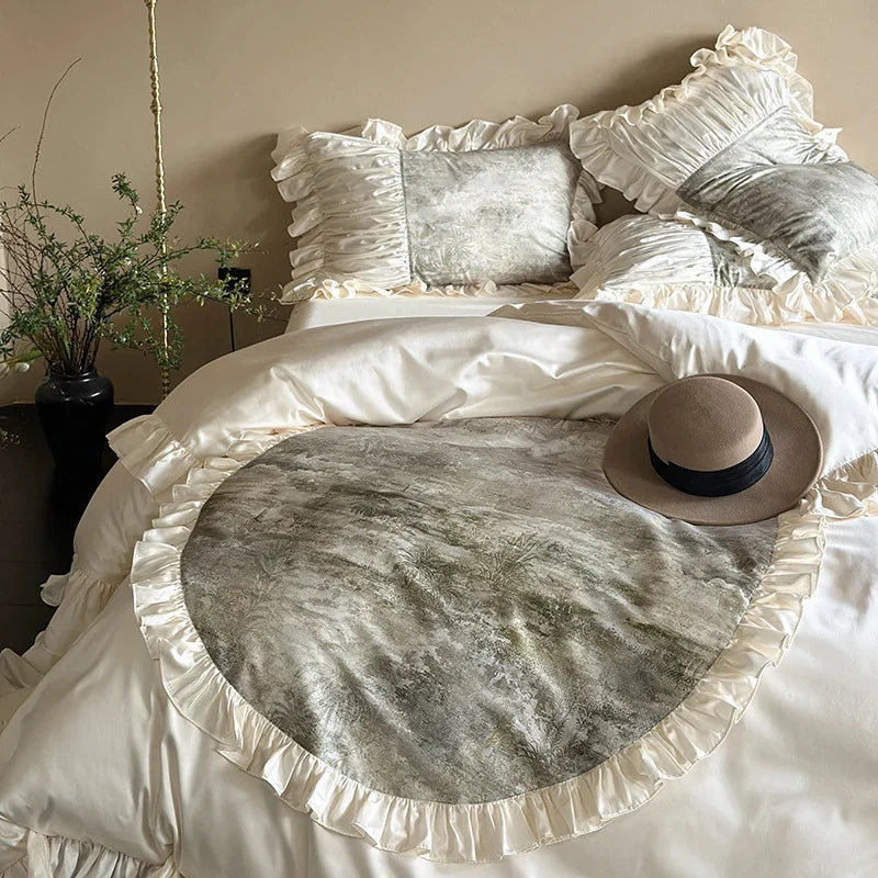 Bedding Set Ruffled Edges & Velvet Heart Satin-Look Fabric