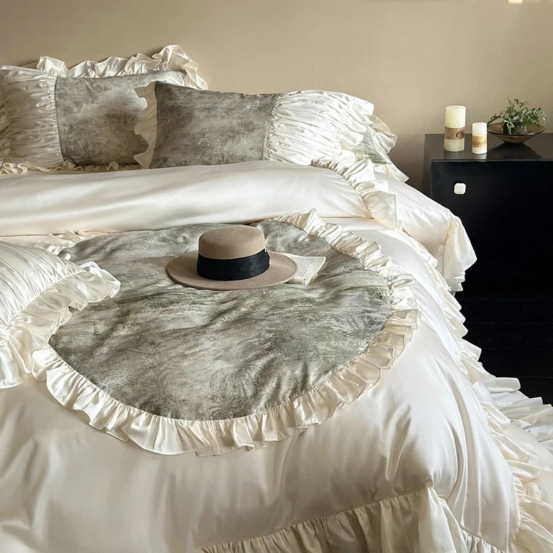 Bedding Set Ruffled Edges & Velvet Heart Satin-Look Fabric