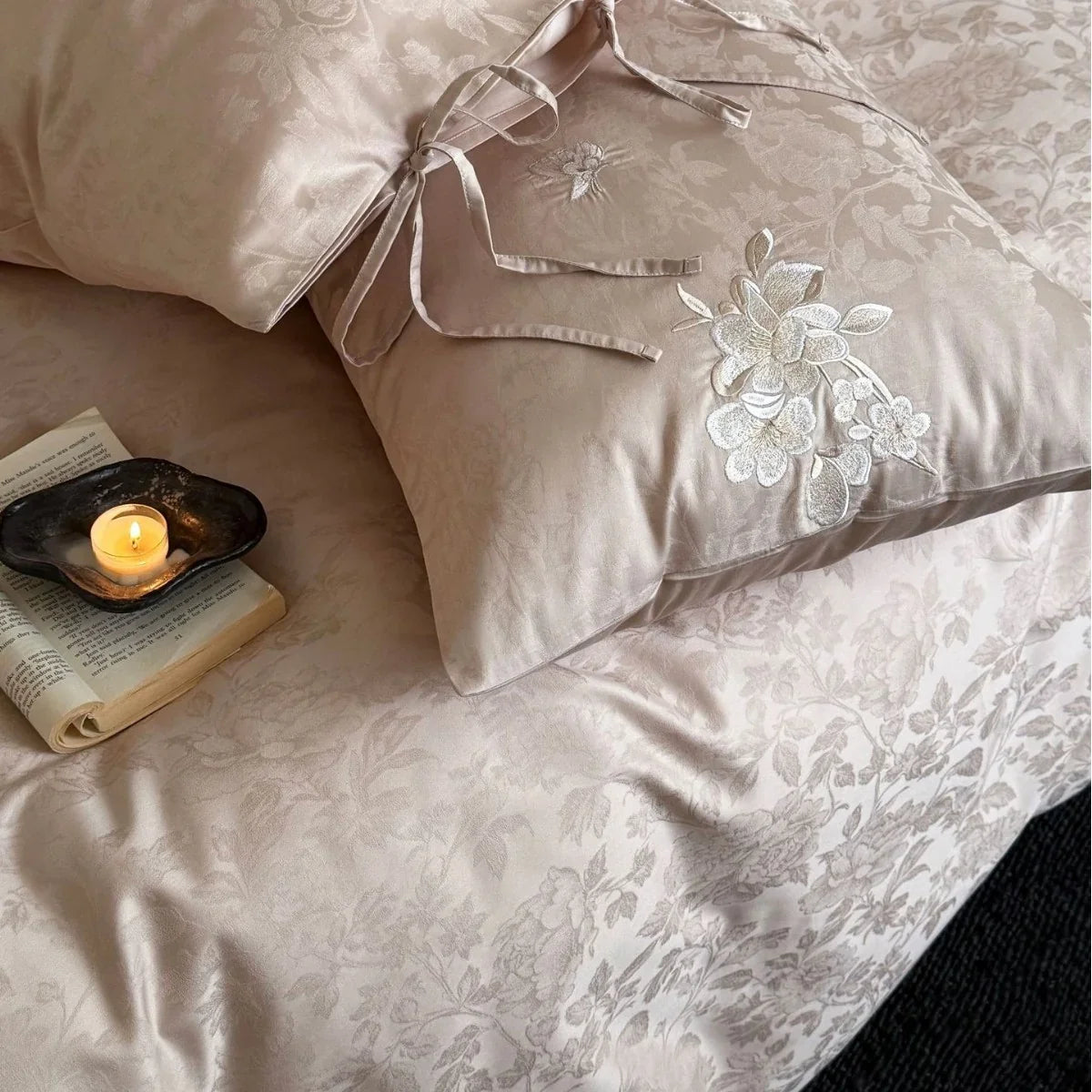 Bedding Set Silky Jacquard Embroidered Duvet Cover & Pillowcases