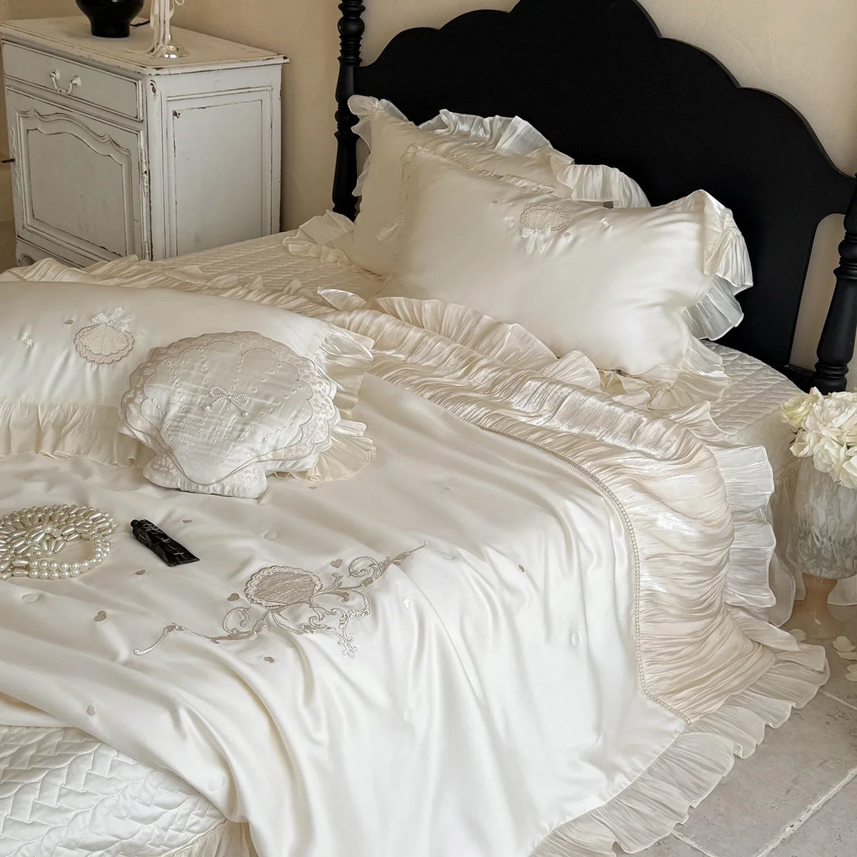 Bedding Set Silky Satin Floral Embroidered Quilted 4-Piece