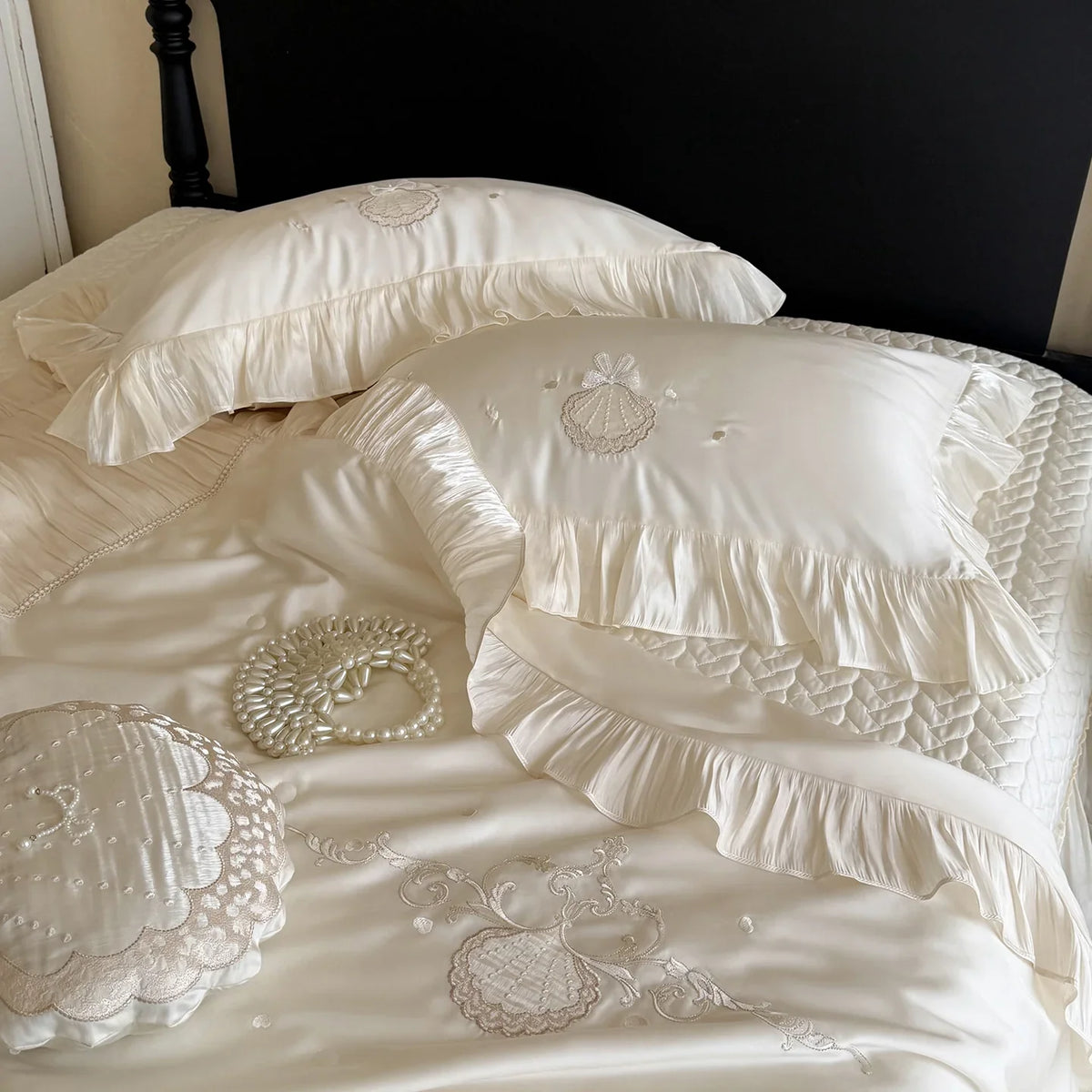 Bedding Set Silky Satin Floral Embroidered Quilted 4-Piece
