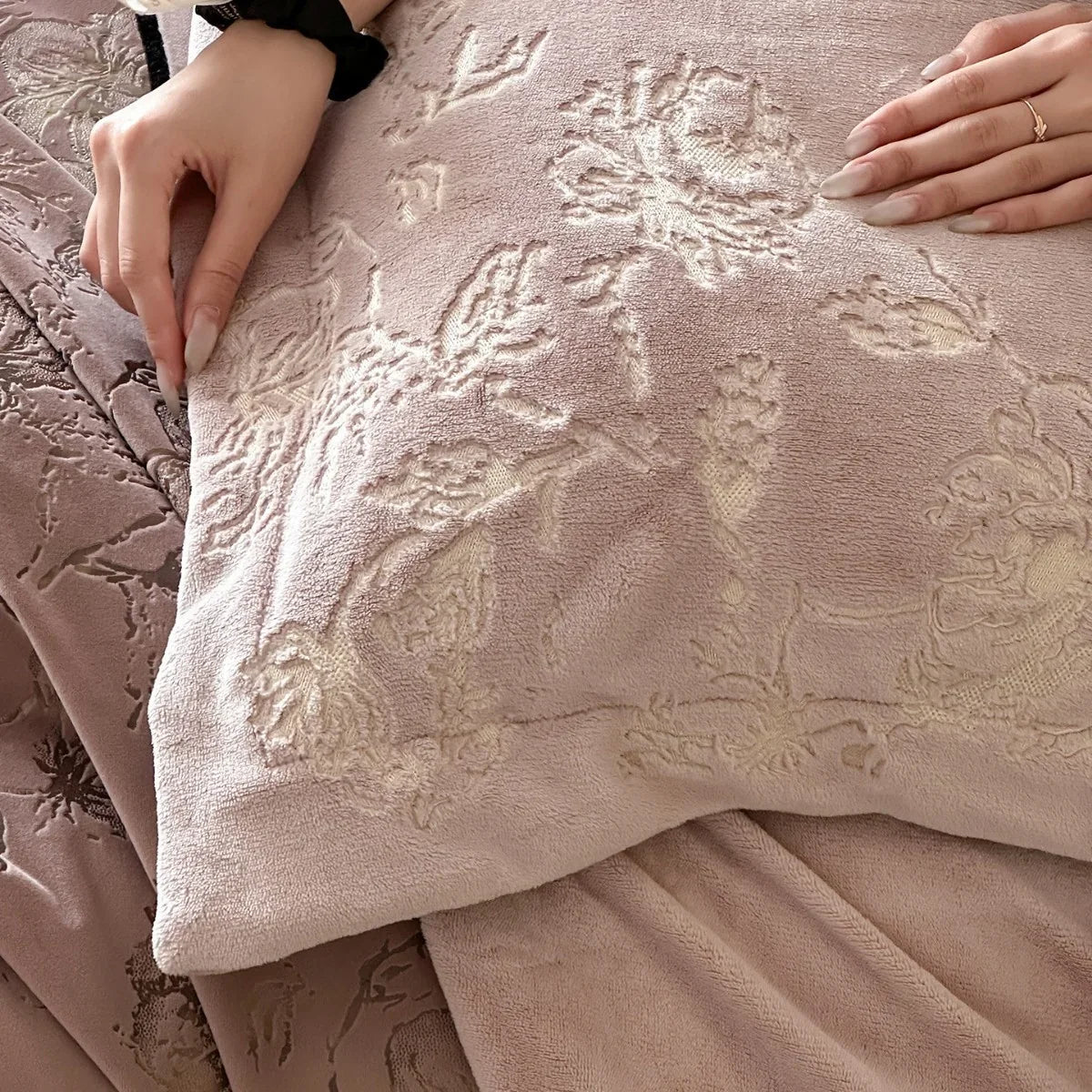 Bedding Set Velvet Floral Embroidery 4 Piece