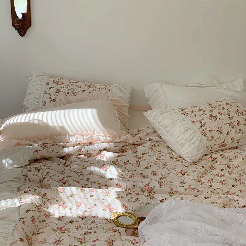 Bedding Set Vintage Rose Pattern & Ruffle Trim