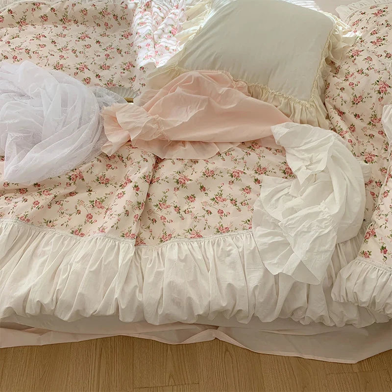 Bedding Set Vintage Rose Pattern & Ruffle Trim