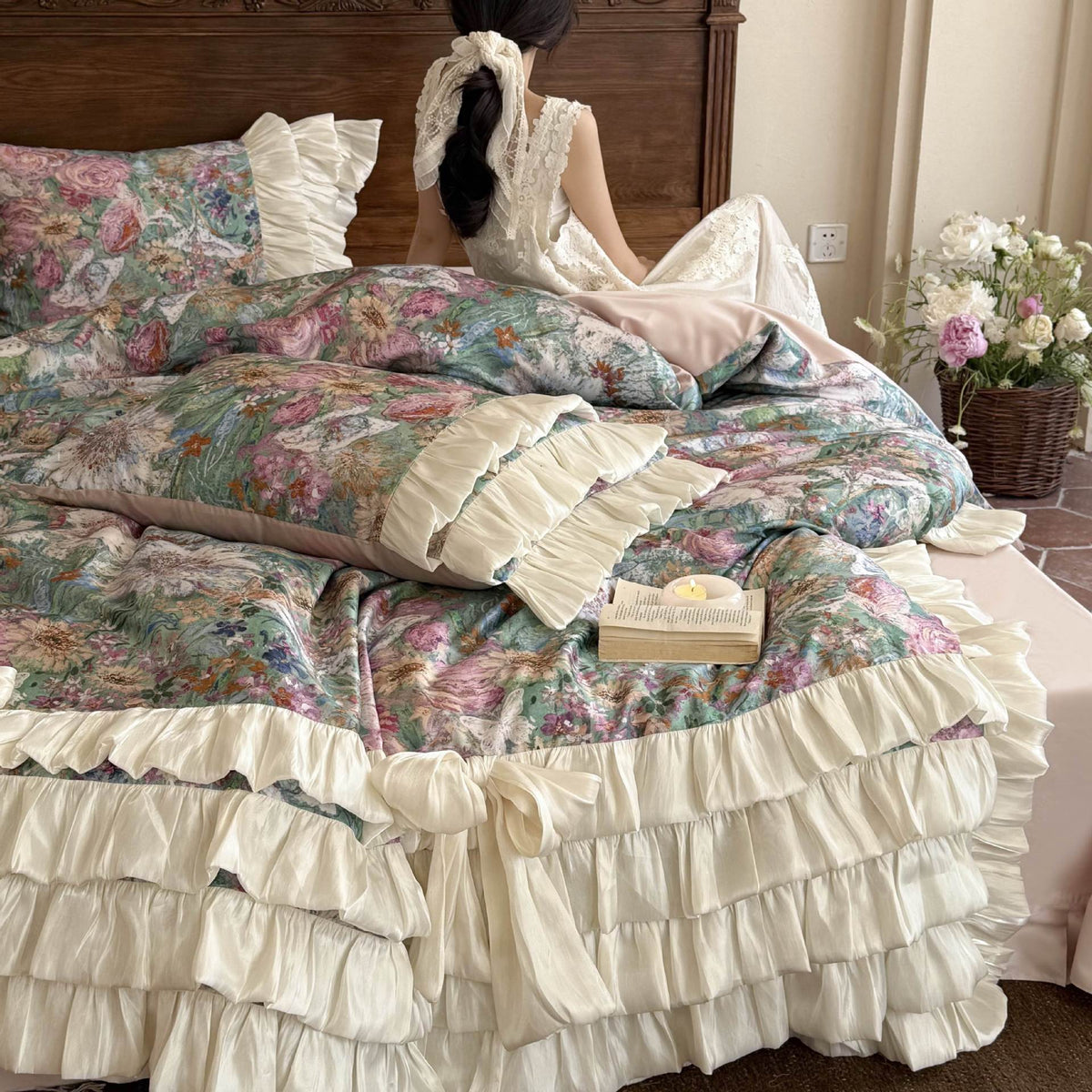 Bedding Set Watercolor Floral & Ruffle Trim