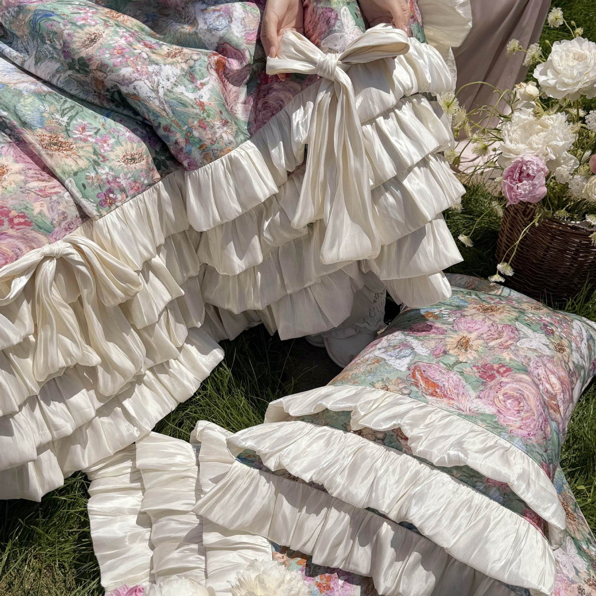 Bedding Set Watercolor Floral & Ruffle Trim