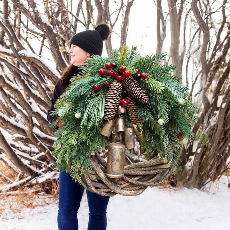 Christmas Wreath Rustic Vine Pinecones Berries & Bells 17 Inch