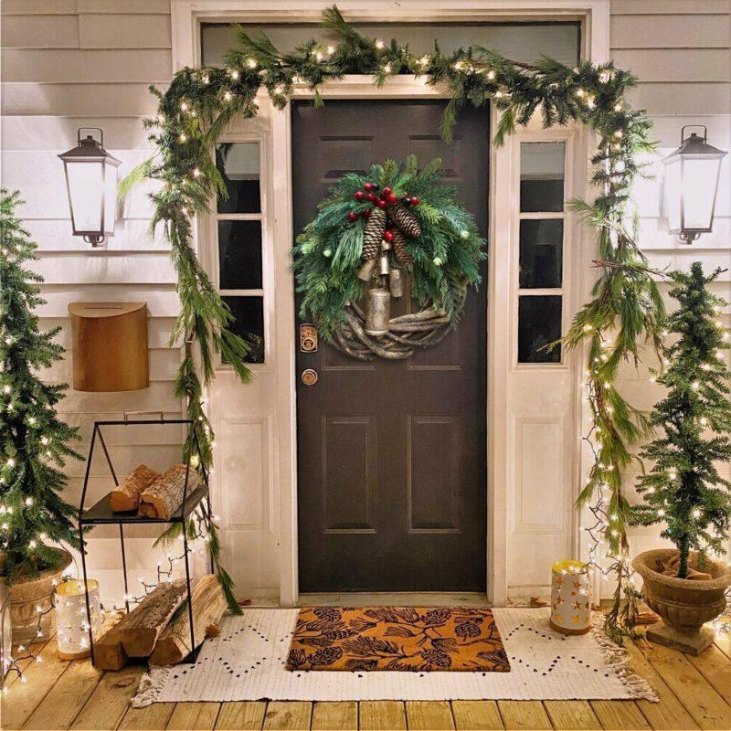 Christmas Wreath Rustic Vine Pinecones Berries & Bells 17 Inch