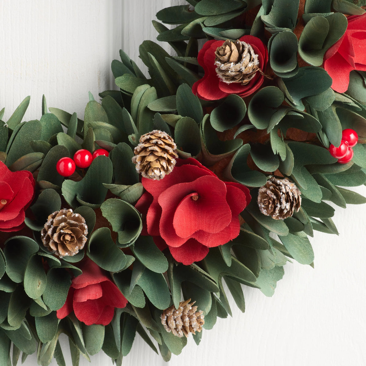 Christmas Wreath Wood Curl Design Real Pinecones 20-Inch