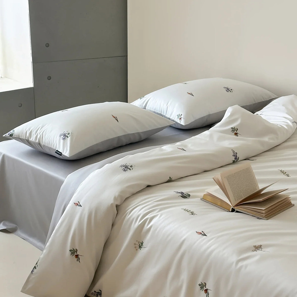 Duvet Cover Set Cotton Satin Reversible 4-Piece Concealed Closures