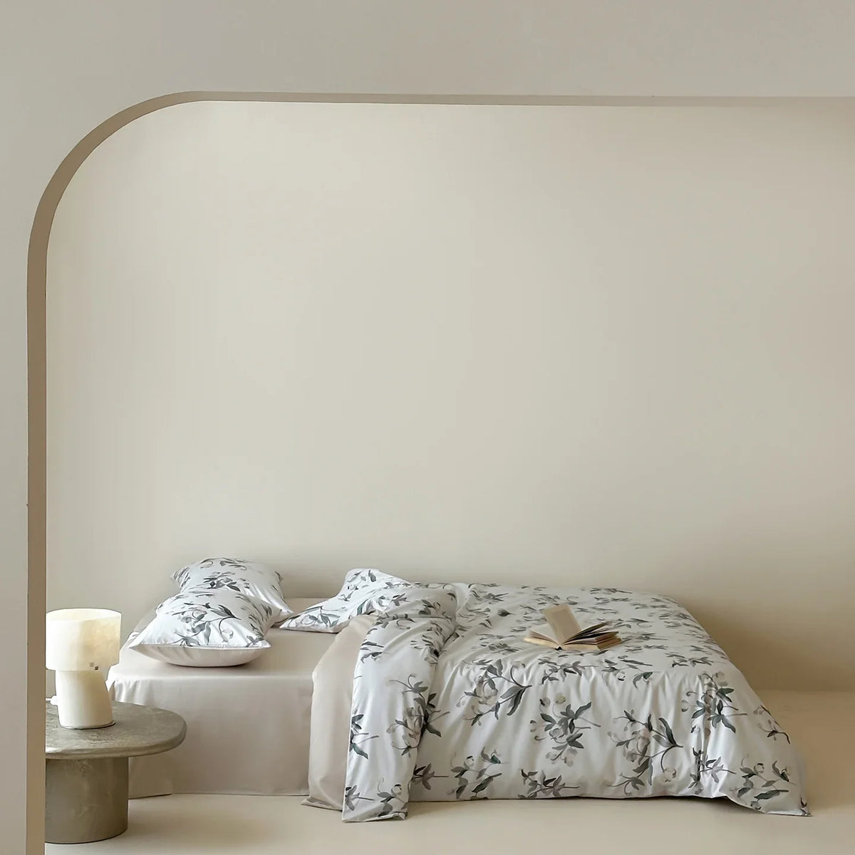 Duvet Cover Set Cotton Satin Reversible 4-Piece Concealed Closures